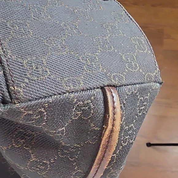 Gucci Brown Shoulder Bag with Gold Chain - Picture 7 of 13